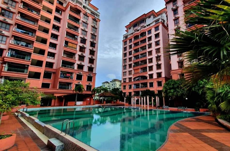 Marina Court Kota Kinabalu Sabah By Zizie Homes Екстер'єр фото